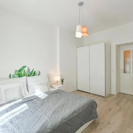 Apartment Kubelikova 32 *