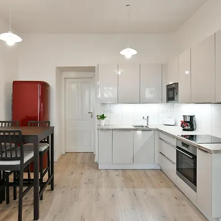 Kubelikova 32 Apartament *
